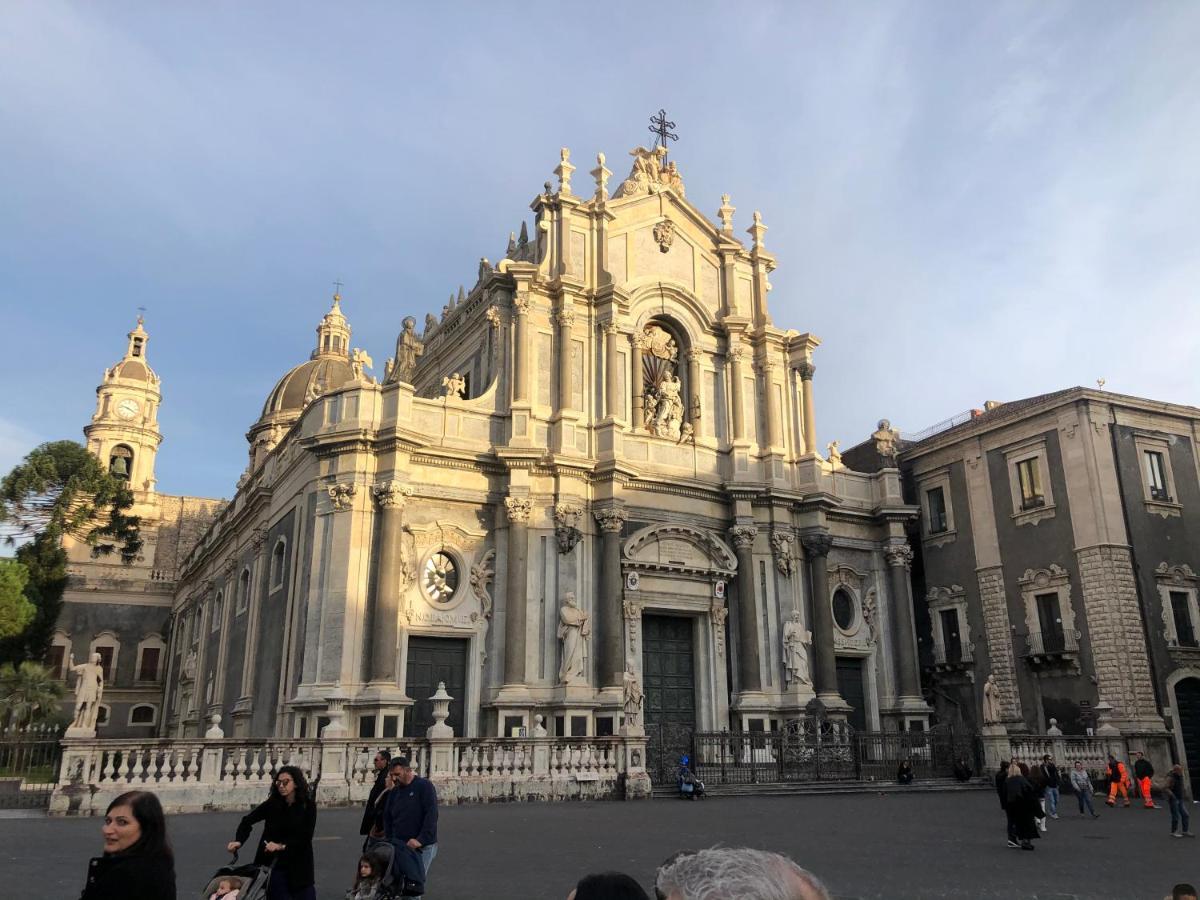 Sicily Wonderful Piazza Universita' Villa Катания Екстериор снимка